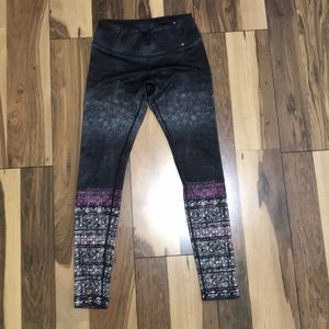 Calia by Carrie Underwood size S leggings